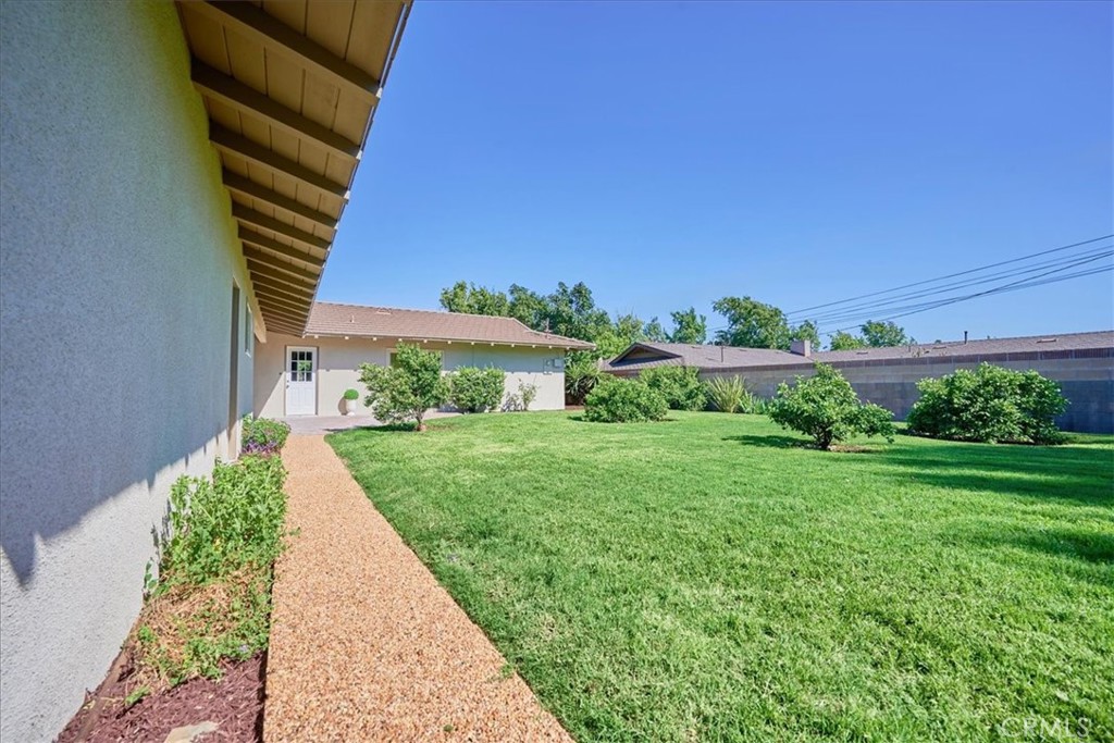 1395 N Shelley Avenue