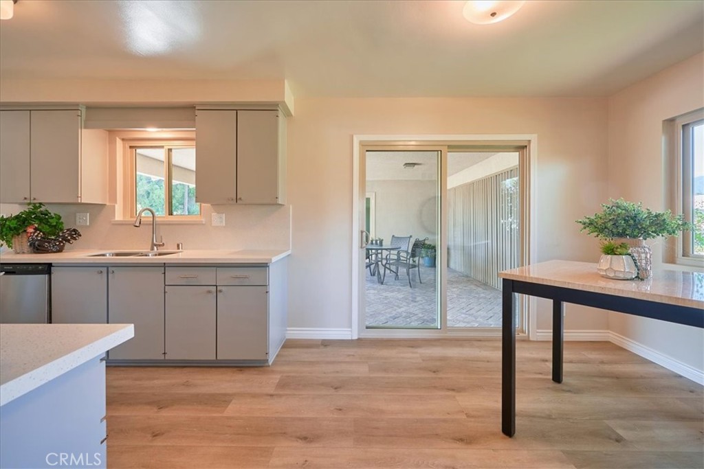 1395 N Shelley Avenue