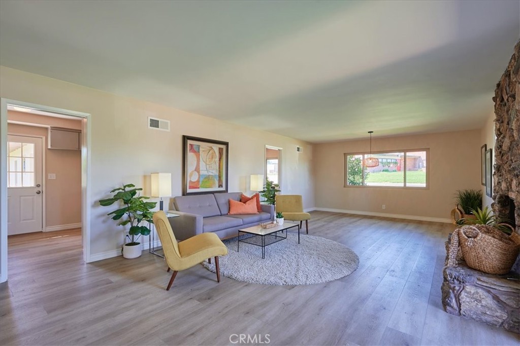 1395 N Shelley Avenue