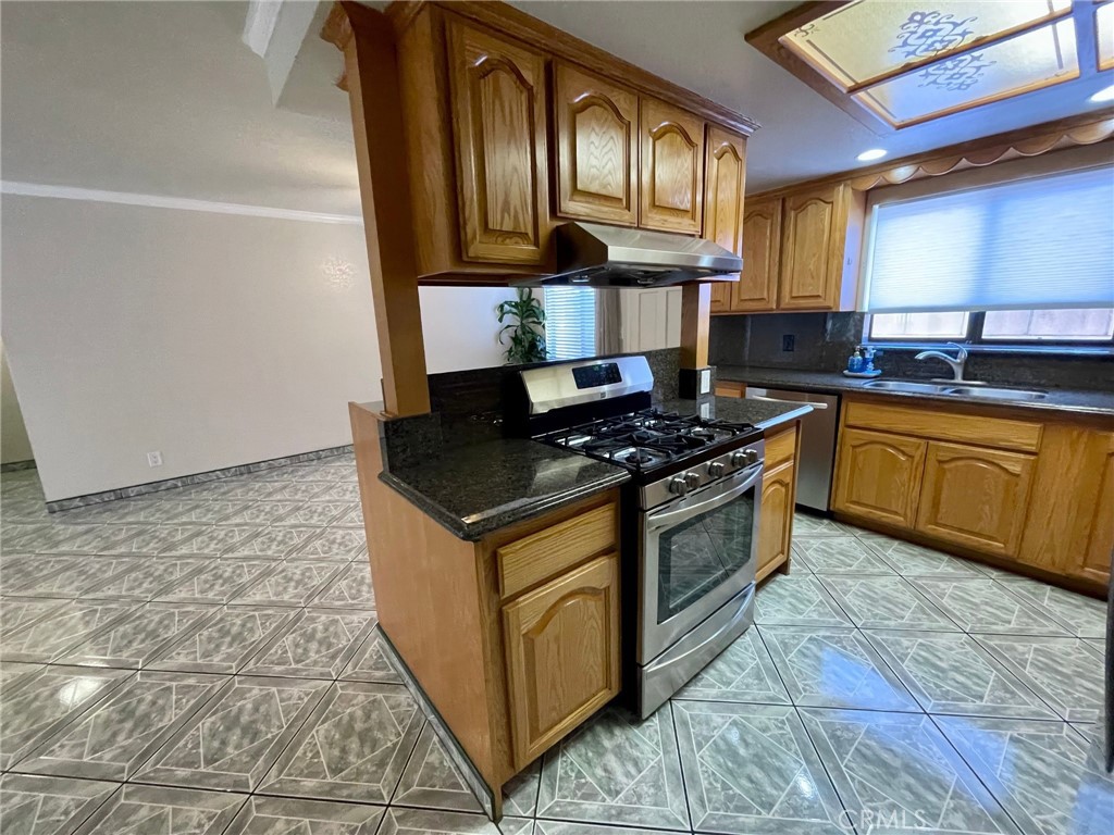 861 Helmsdale Avenue