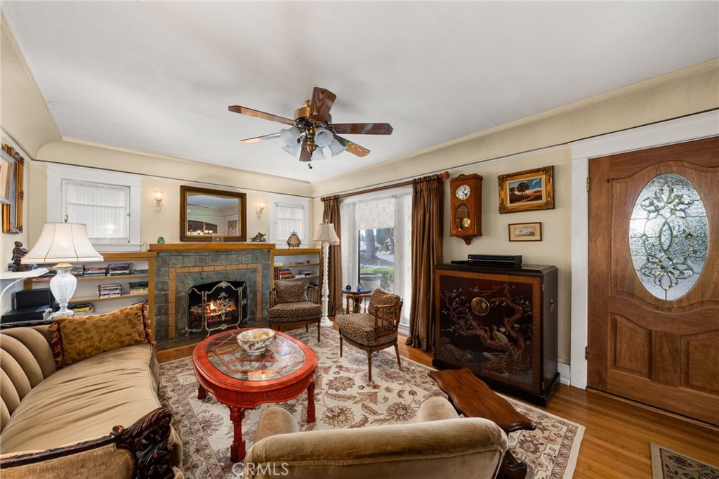 5642 Magnolia Avenue