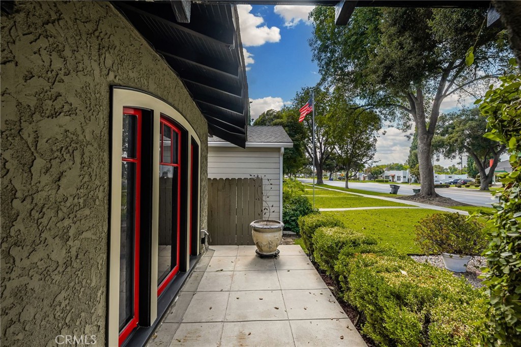 5642 Magnolia Avenue