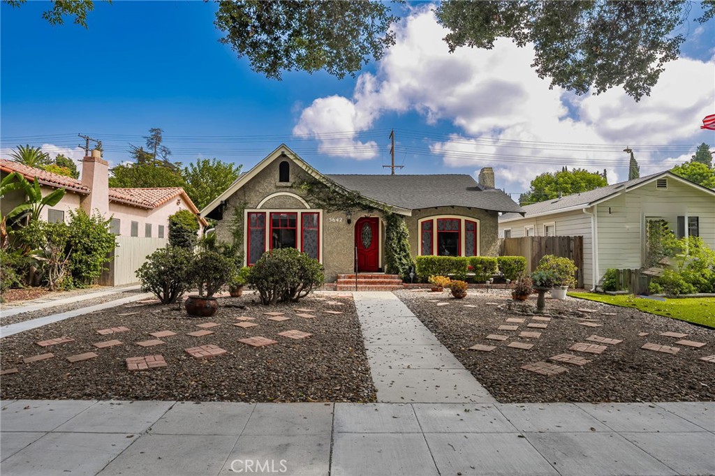 5642 Magnolia Avenue