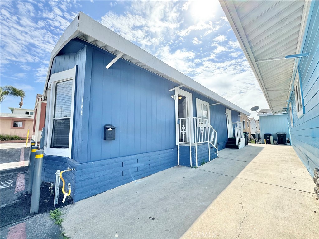 327 W Wilson Street 108