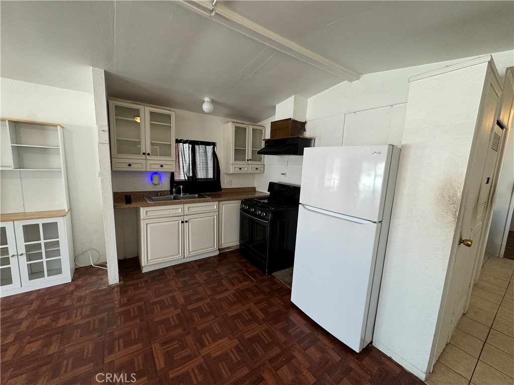 327 W Wilson Street 108