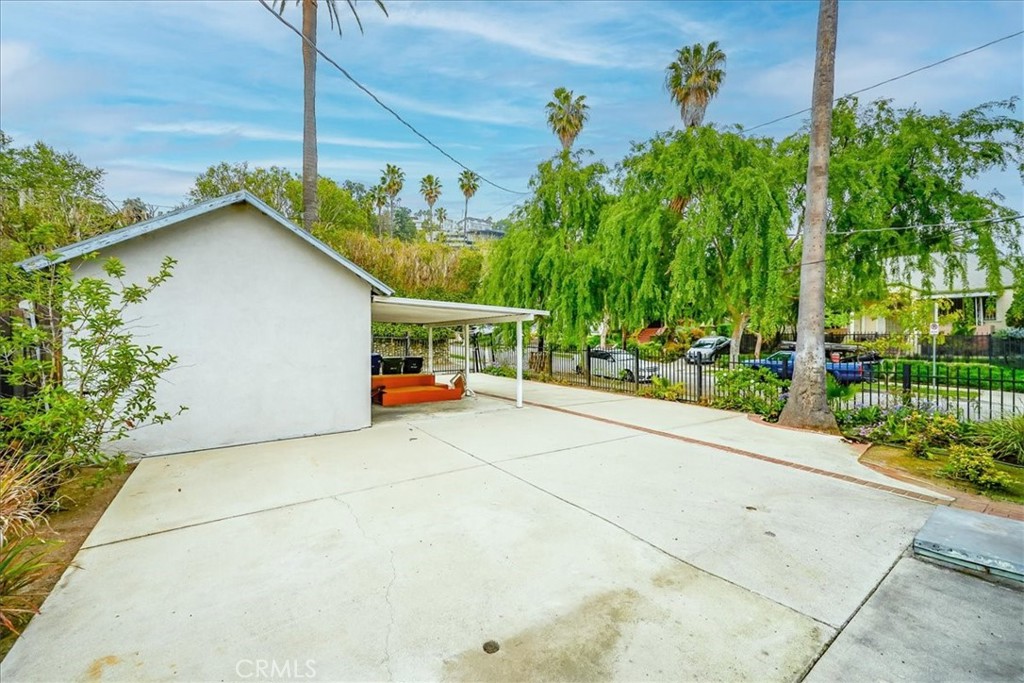 5651 Franklin Avenue