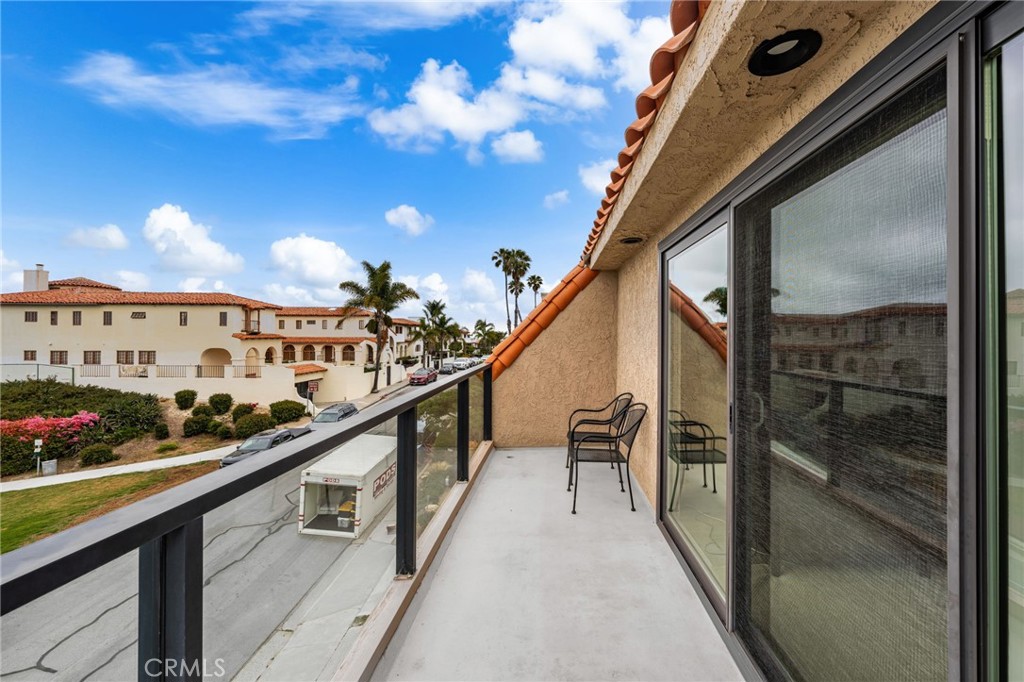 250 Avenida Lobeiro C