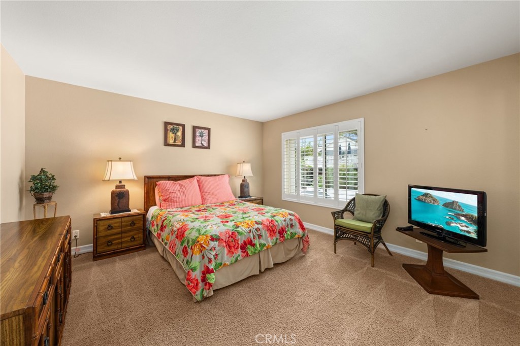 250 Avenida Lobeiro C