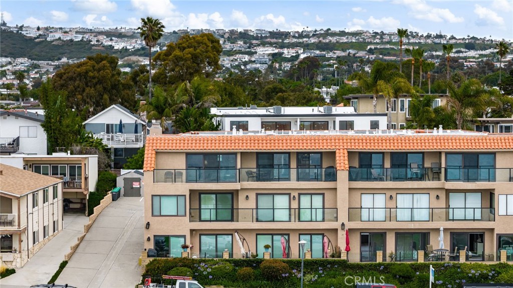 250 Avenida Lobeiro C