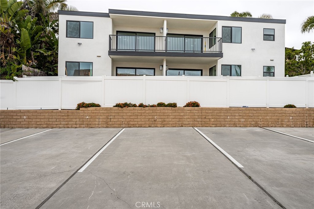 250 Avenida Lobeiro C