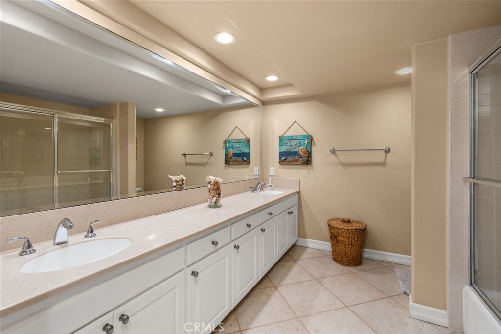 250 Avenida Lobeiro C