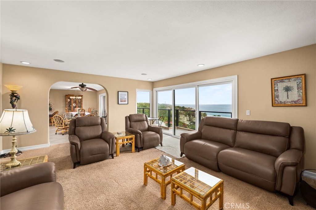 250 Avenida Lobeiro C