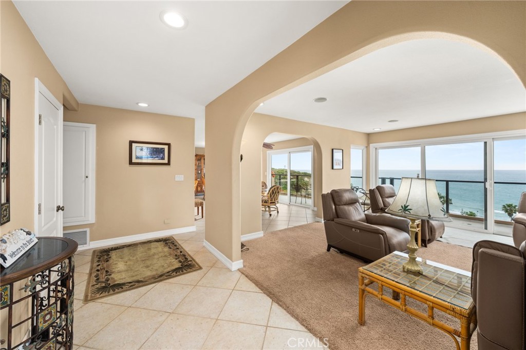 250 Avenida Lobeiro C