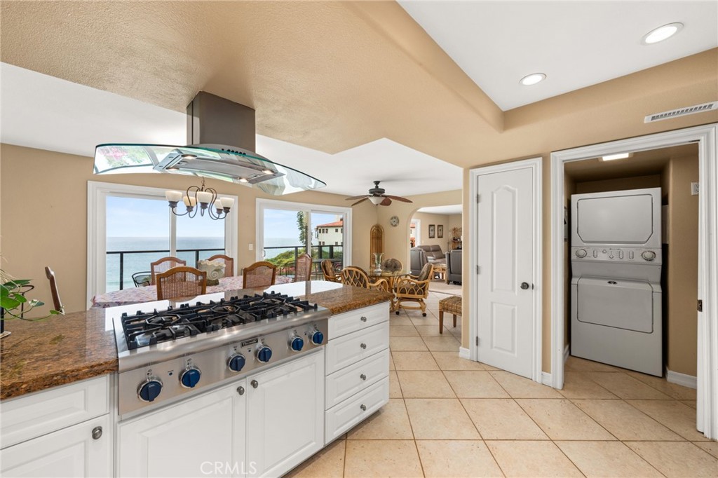 250 Avenida Lobeiro C