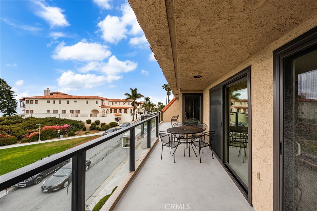 250 Avenida Lobeiro C