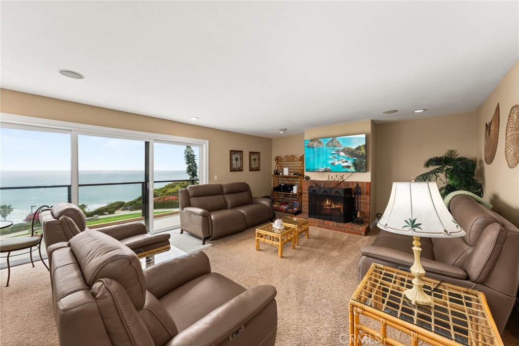 250 Avenida Lobeiro C