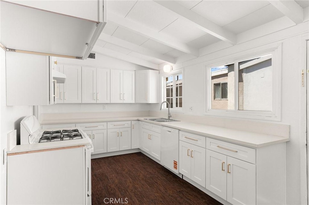 610 W Glen Lyn Drive