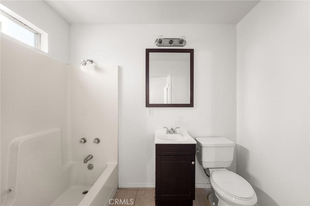 610 W Glen Lyn Drive