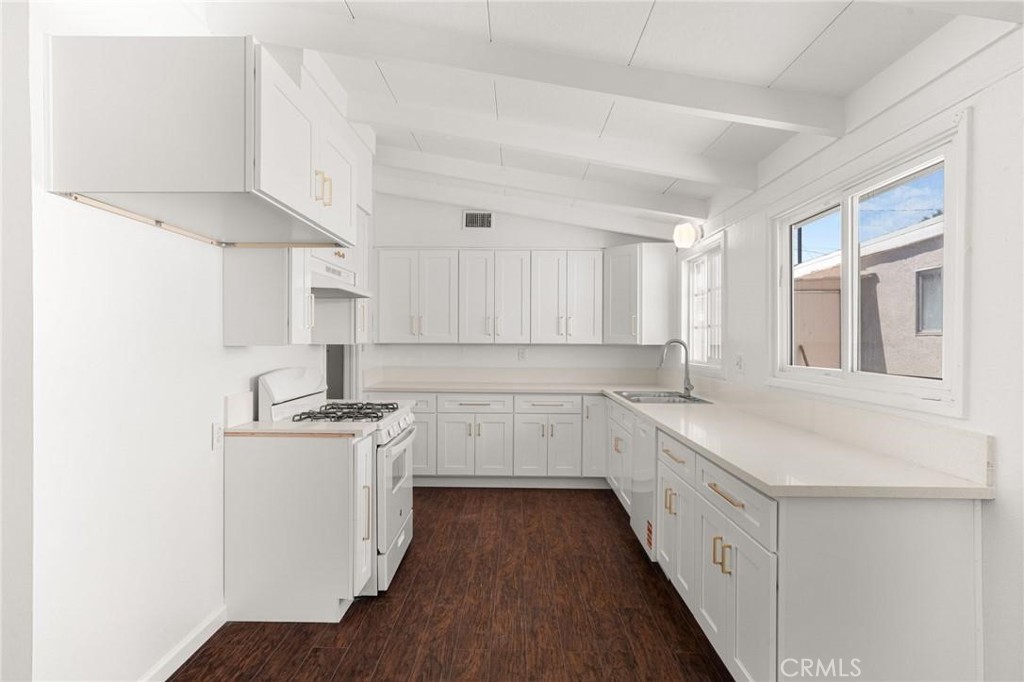 610 W Glen Lyn Drive