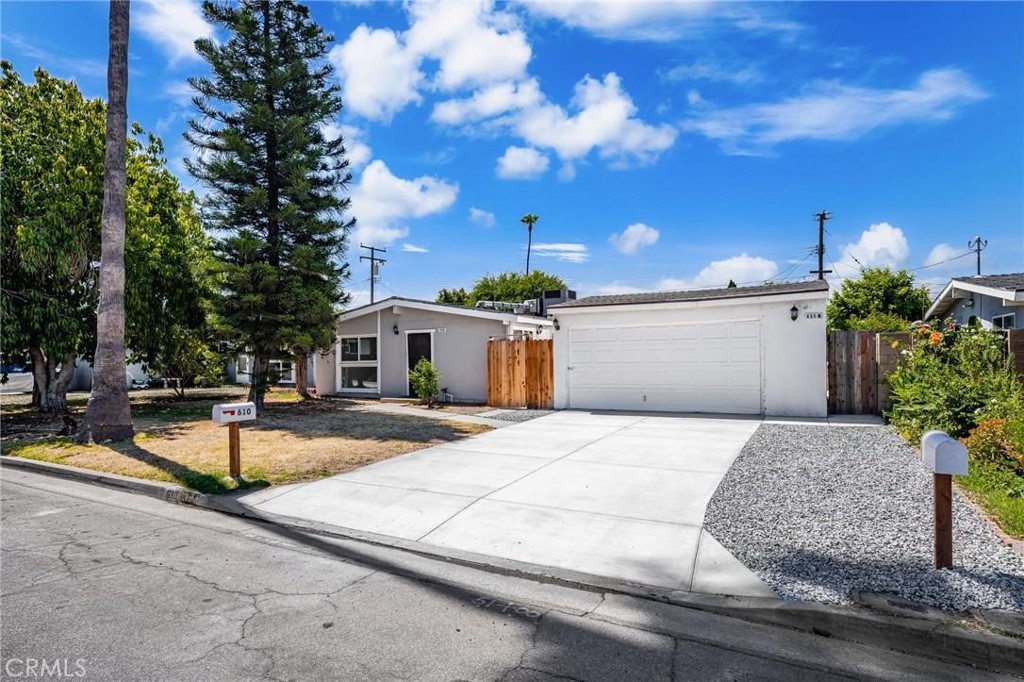 610 W Glen Lyn Drive