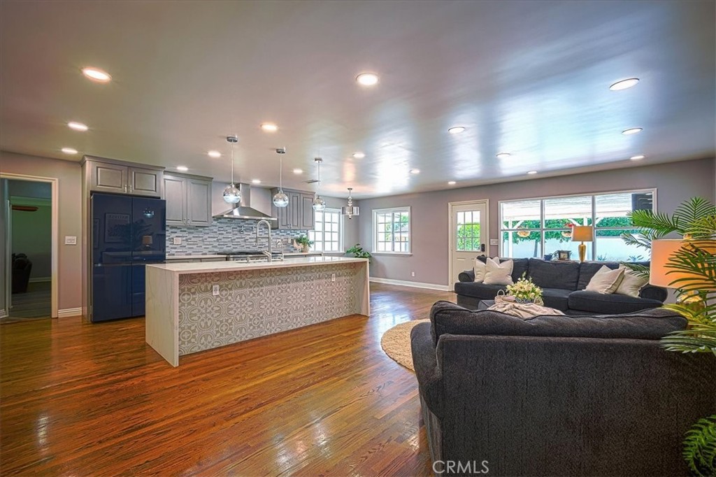 1375 N Euclid Avenue