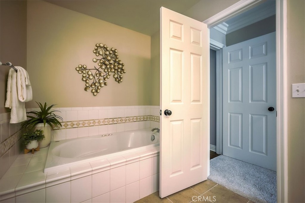 1375 N Euclid Avenue