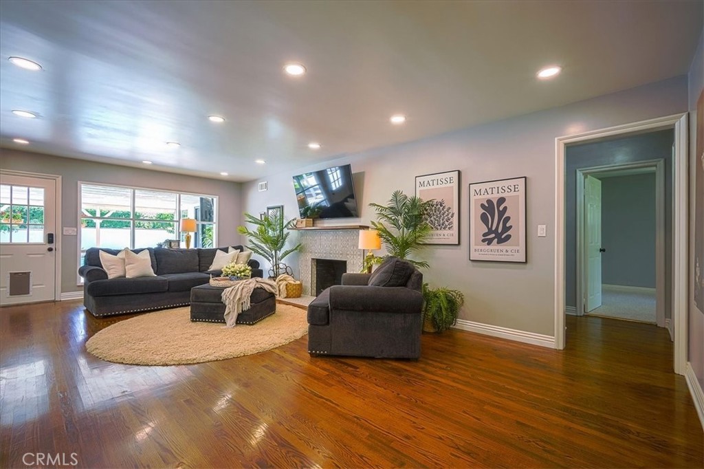 1375 N Euclid Avenue