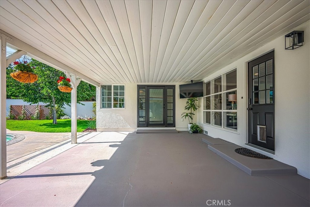 1375 N Euclid Avenue