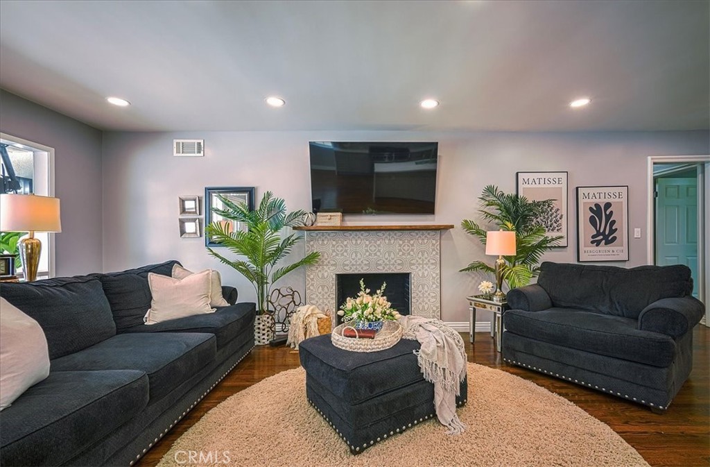 1375 N Euclid Avenue