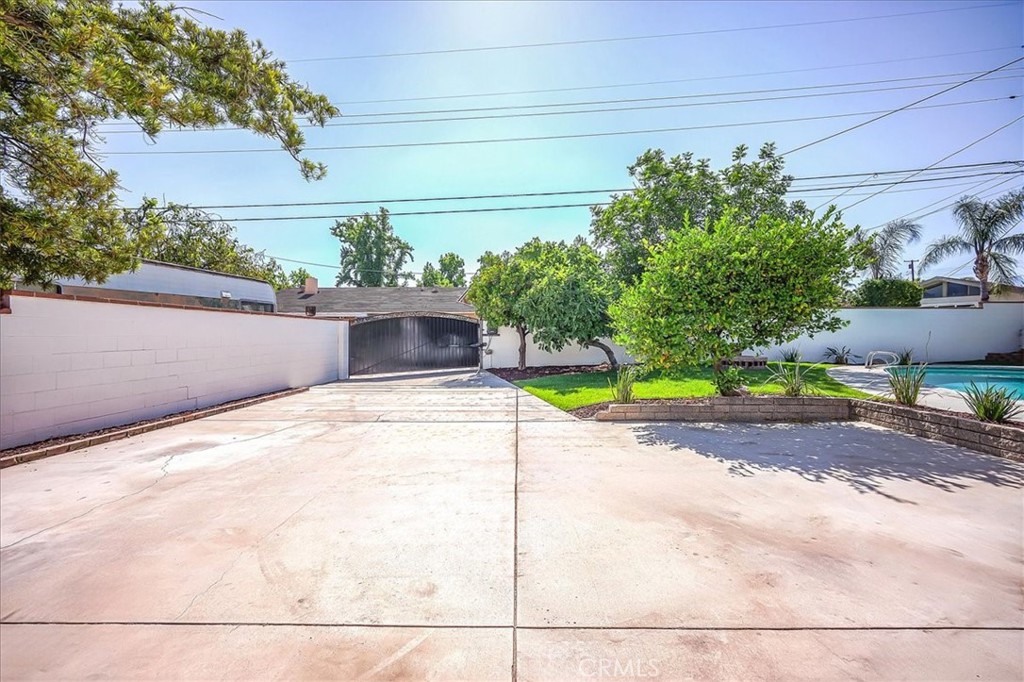 1375 N Euclid Avenue