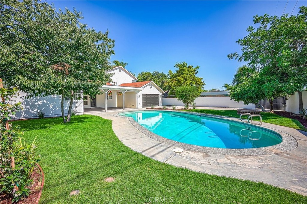 1375 N Euclid Avenue