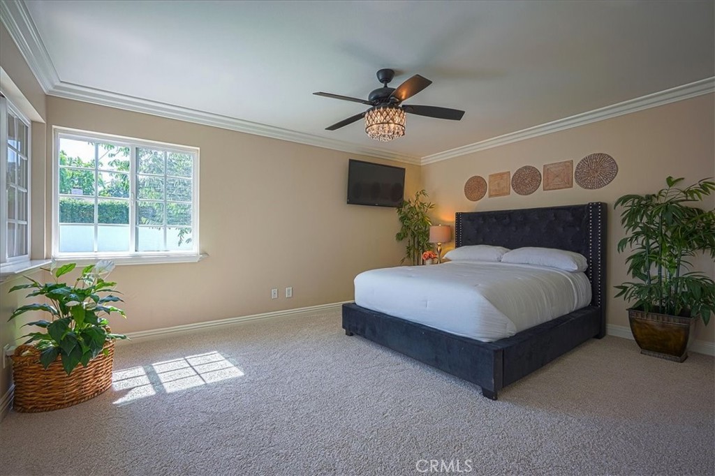 1375 N Euclid Avenue