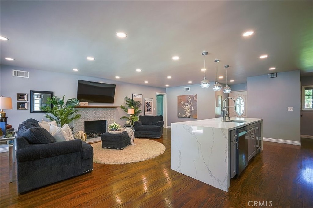 1375 N Euclid Avenue