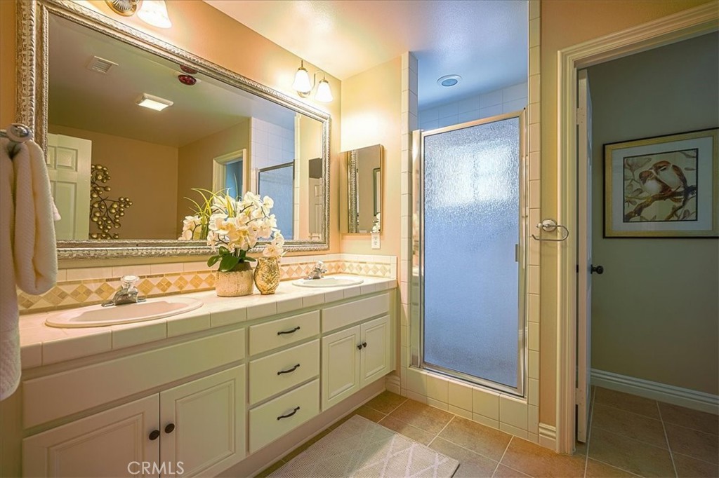 1375 N Euclid Avenue