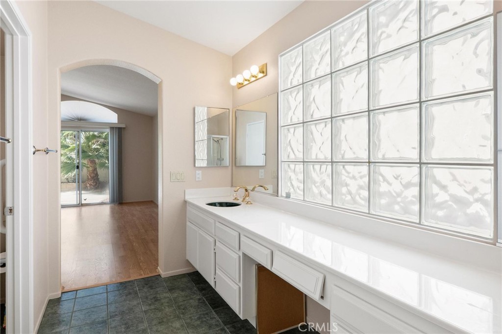 1289 Green Island Street