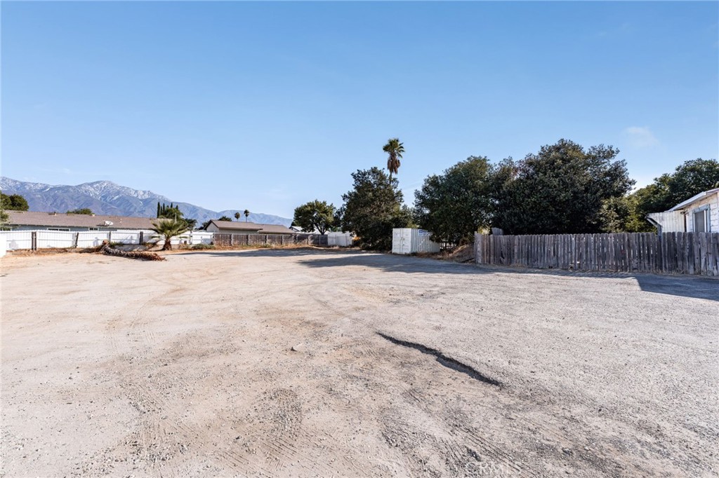 10026 10026 Foothill