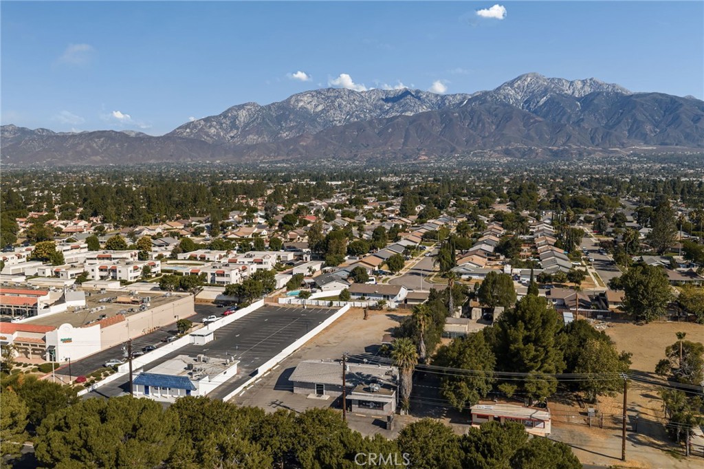 10026 10026 Foothill