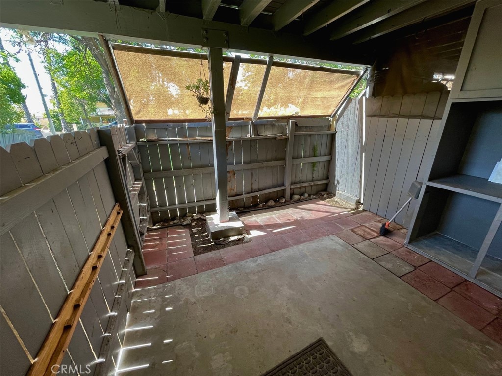 1123 Unit B E La Deney Court