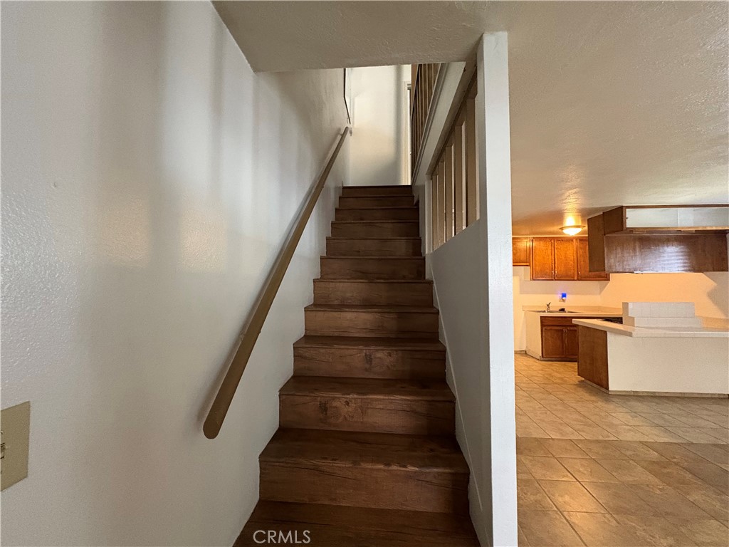 1123 Unit B E La Deney Court