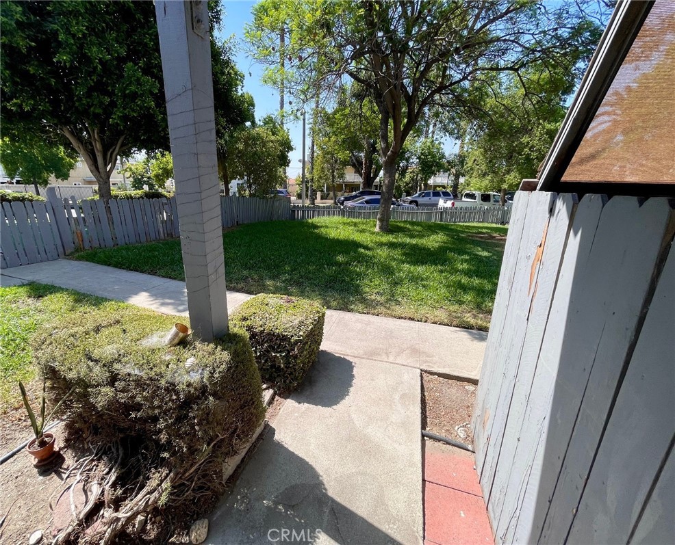 1123 Unit B E La Deney Court