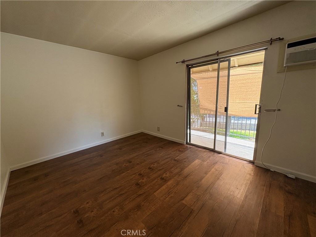 1123 Unit B E La Deney Court