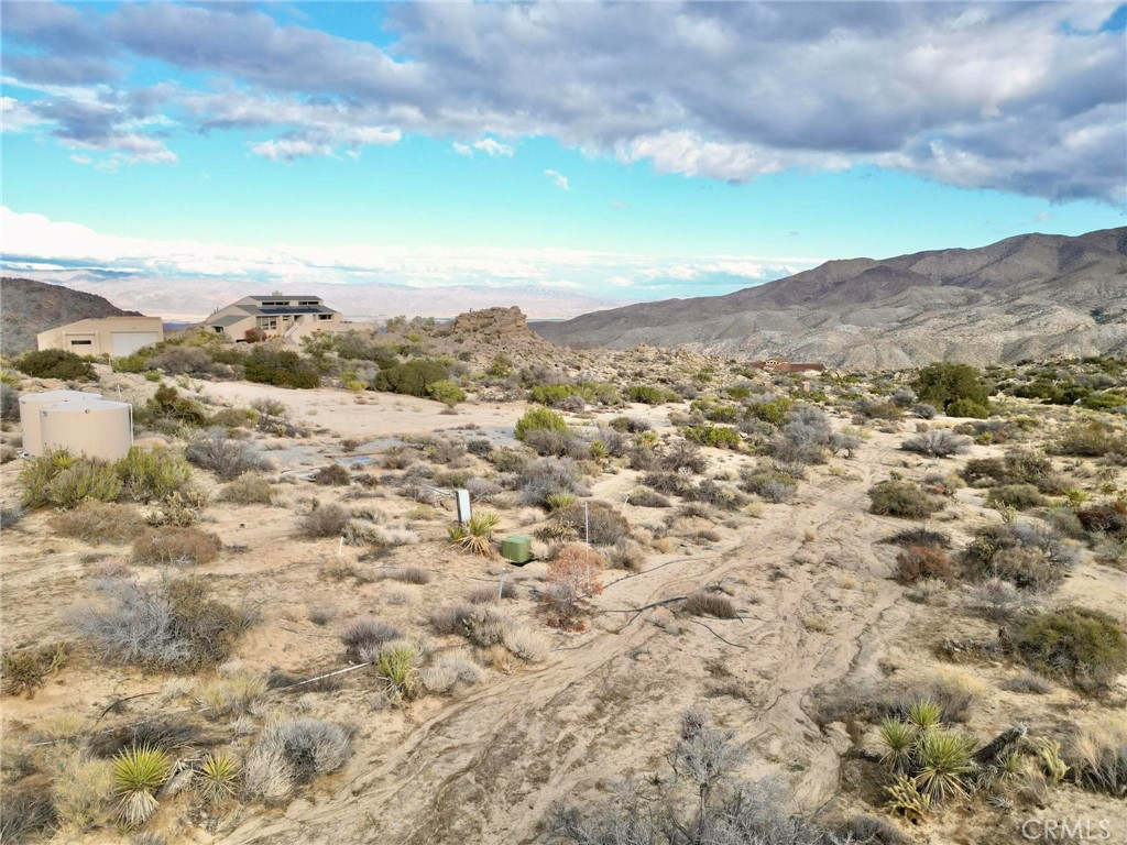 59705 Avenida Encino