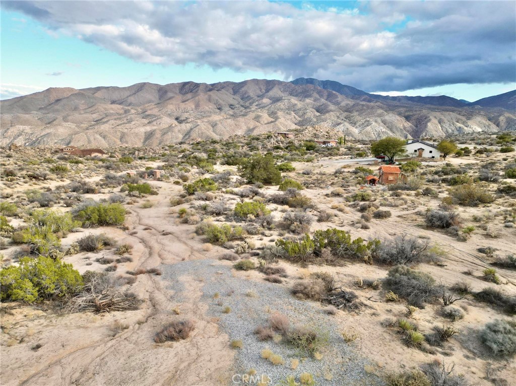 59705 Avenida Encino