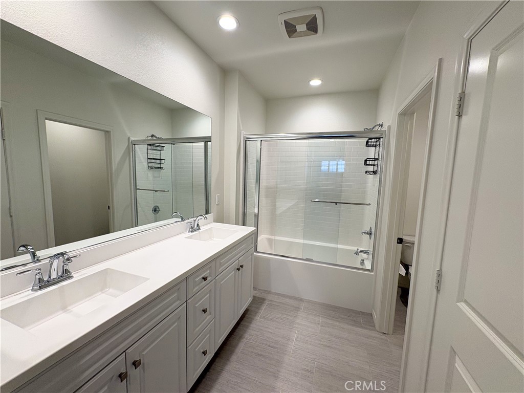2848 E Berry Loop Privado