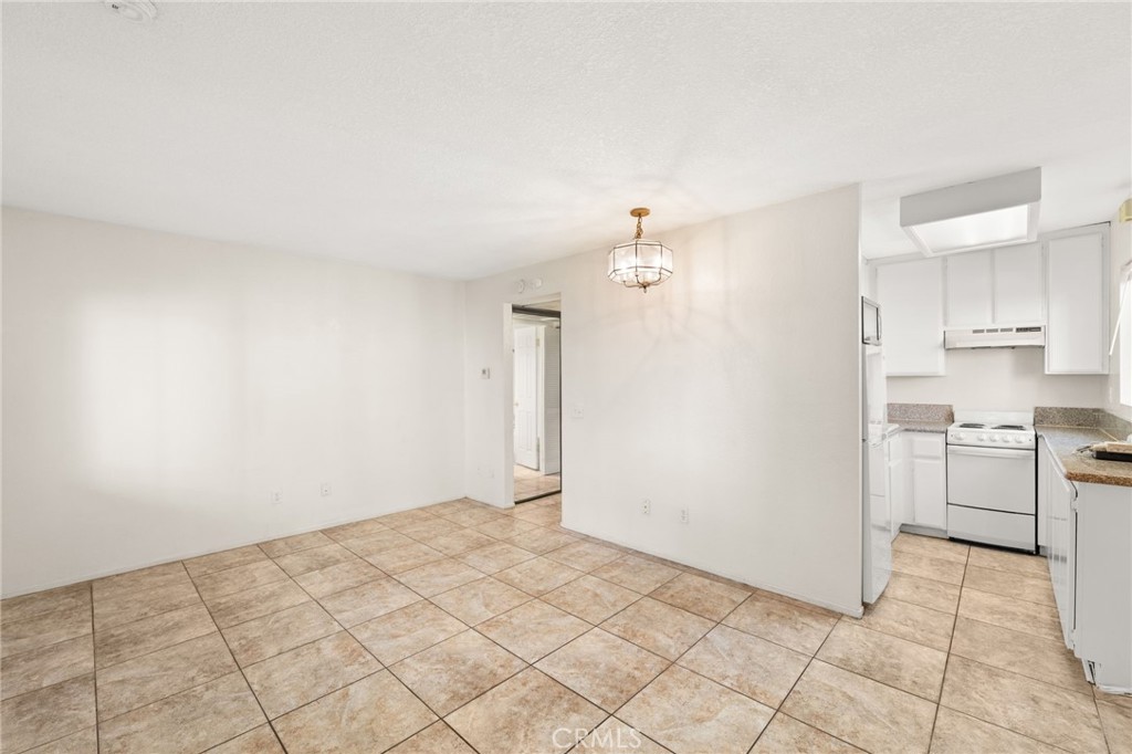 3645 Country Oaks