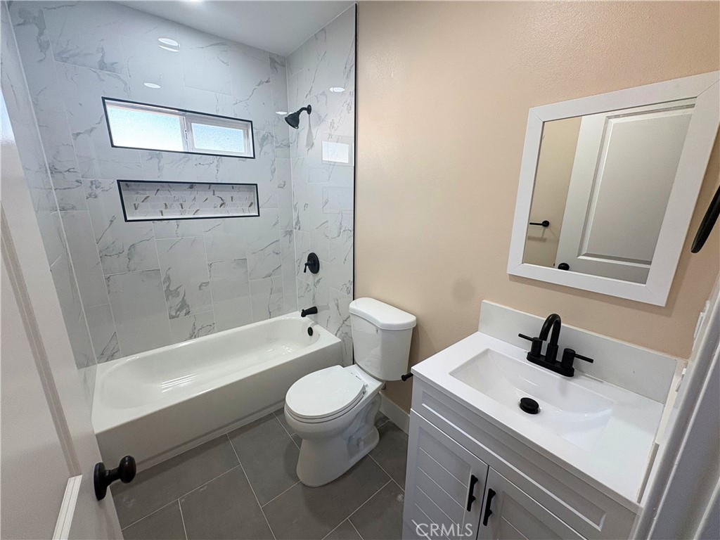 1156 W Stoneridge Court D