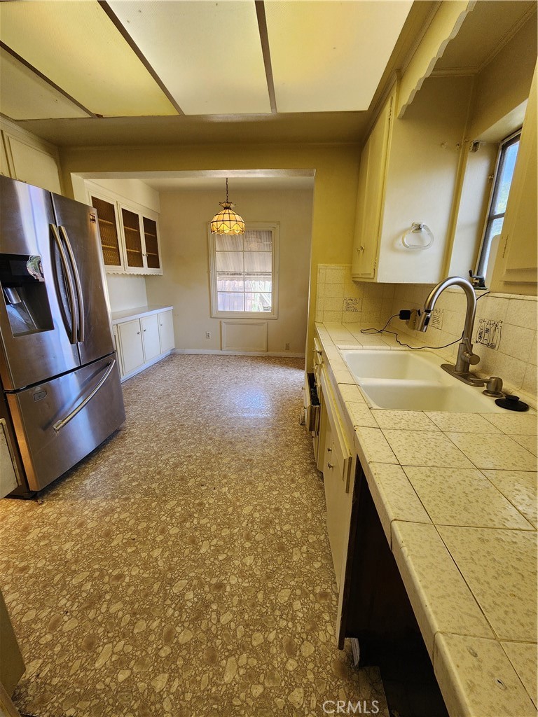 427 W 6th