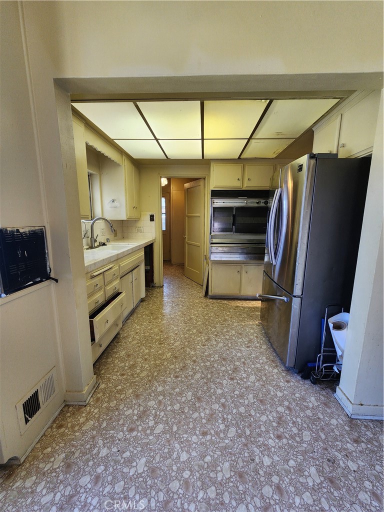 427 W 6th