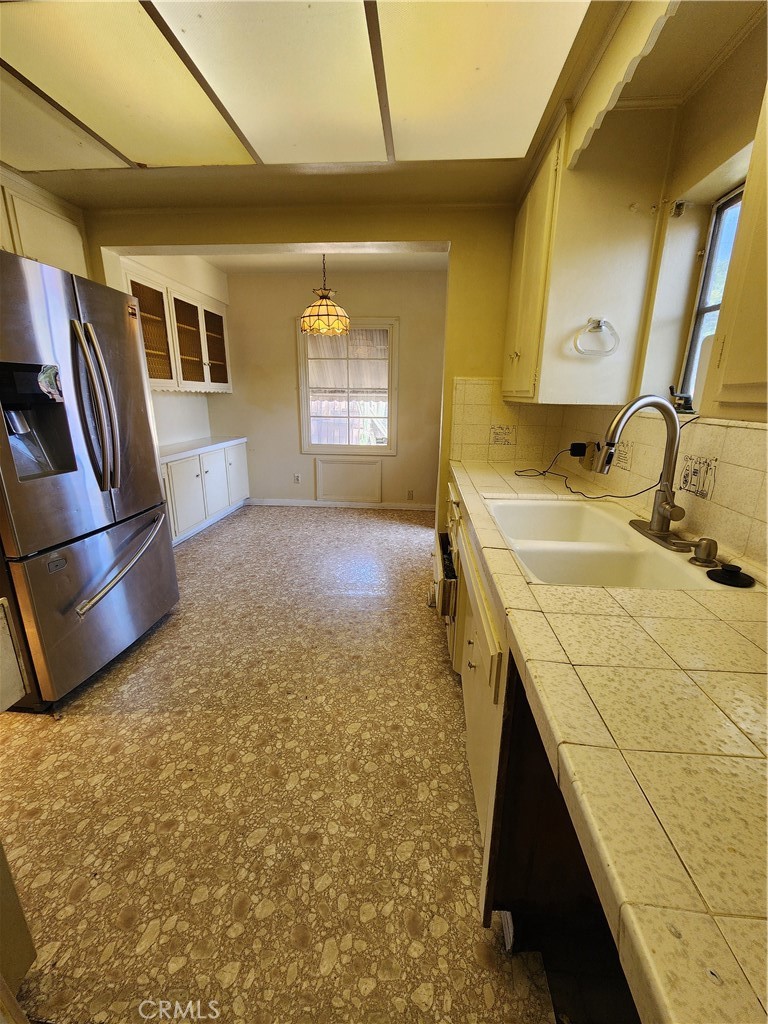 427 W 6th