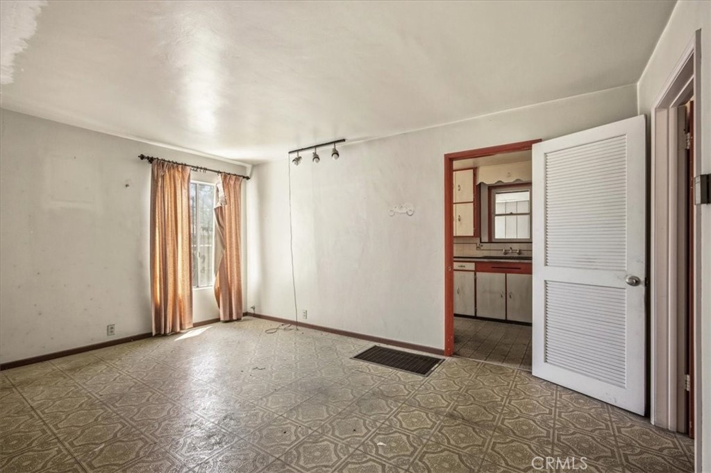 249 N 10th